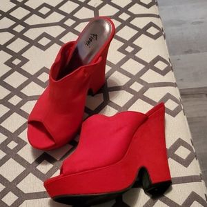 Peep toe wedge